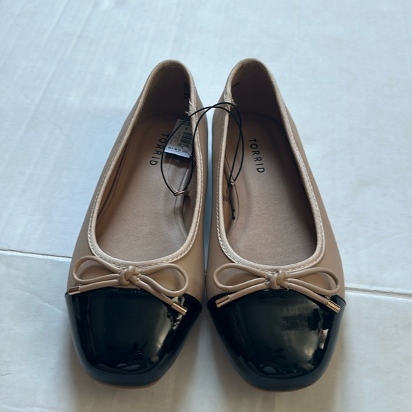 NWT Torrid Bow Detail Square Toe Flat (WW) - Picture 6 of 10